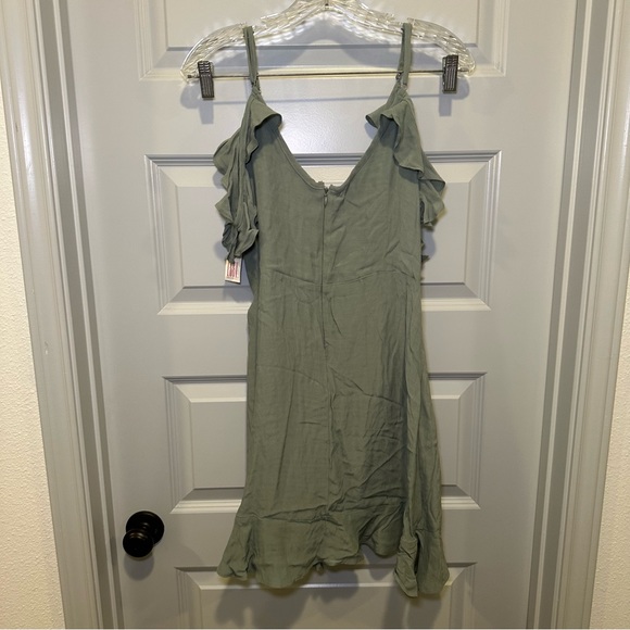 NWT Lucy Love Green V Neck Cold Shoulder Ruffle Accent Potion Wrap Dress S - Picture 9 of 11